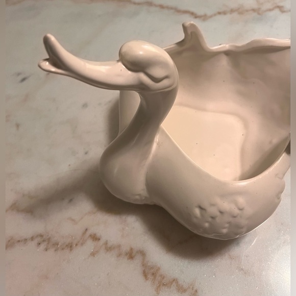 Vintage Hull Pottery USA Happy Duck Swan Planter # 23 Matte White Glaze - Picture 6 of 9
